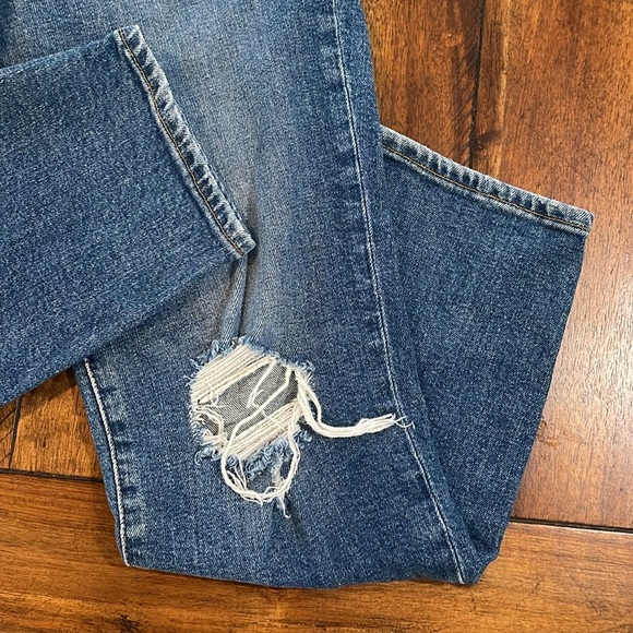 Madewell Momjean size 26 Blue Medium Wash Distressed high rise high Waisted - Picture 2 of 13